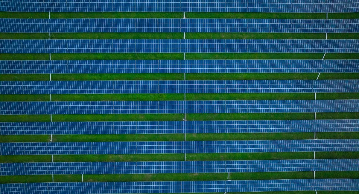 RE2020 et boucle d'eau tempérée géothermique : comment choisir la meilleure solution pour votre éco-quartier