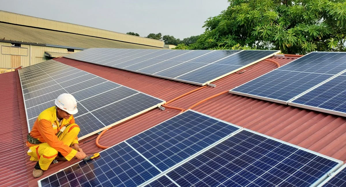 Comment le froid solaire révolutionne les immeubles tertiaires à énergie positive ?